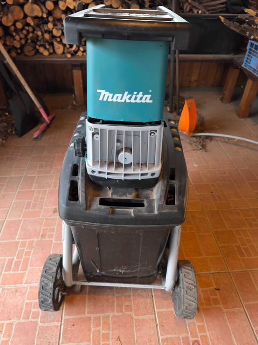 Tocator crengi Makita UD2500