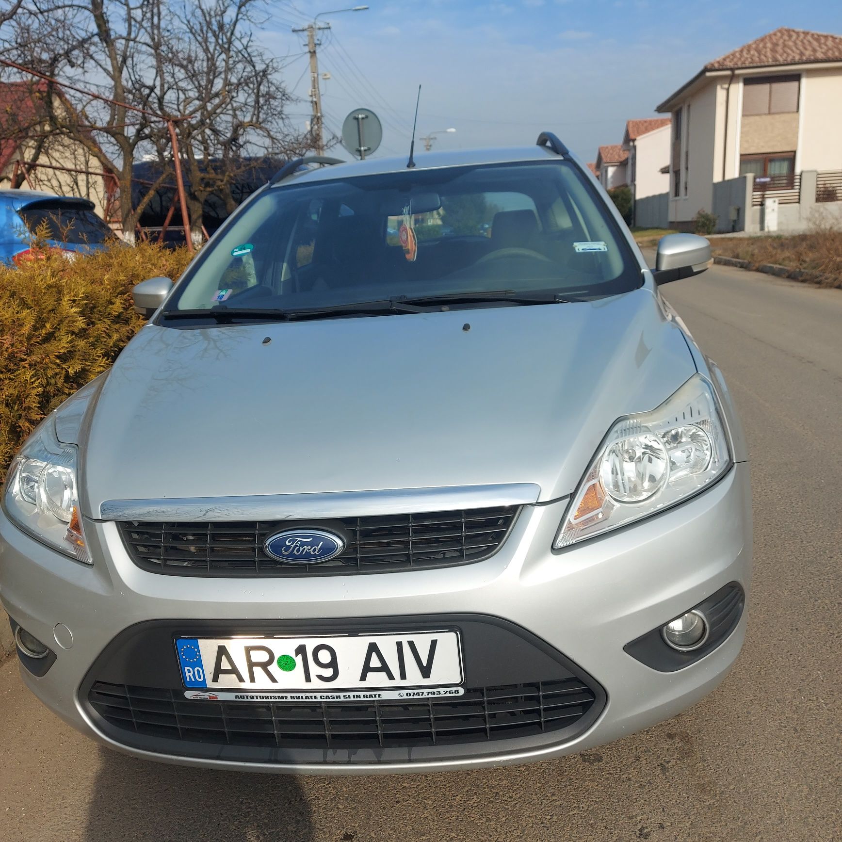 Vând Ford Focus .