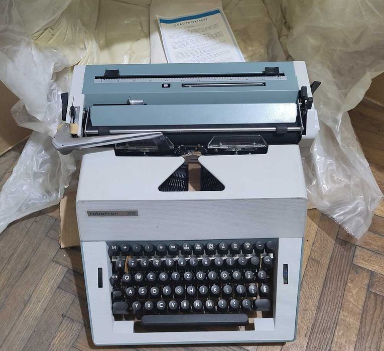 Masina de scris mecanica Robotron 20 noua