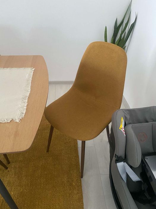 Masa extensibila cu 6 scaune