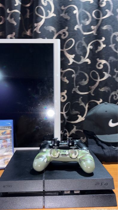 Vand ps 4 pro 1TB se misca impecabil