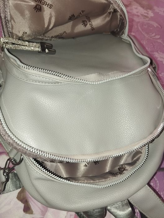 Рюкзак серого цвета