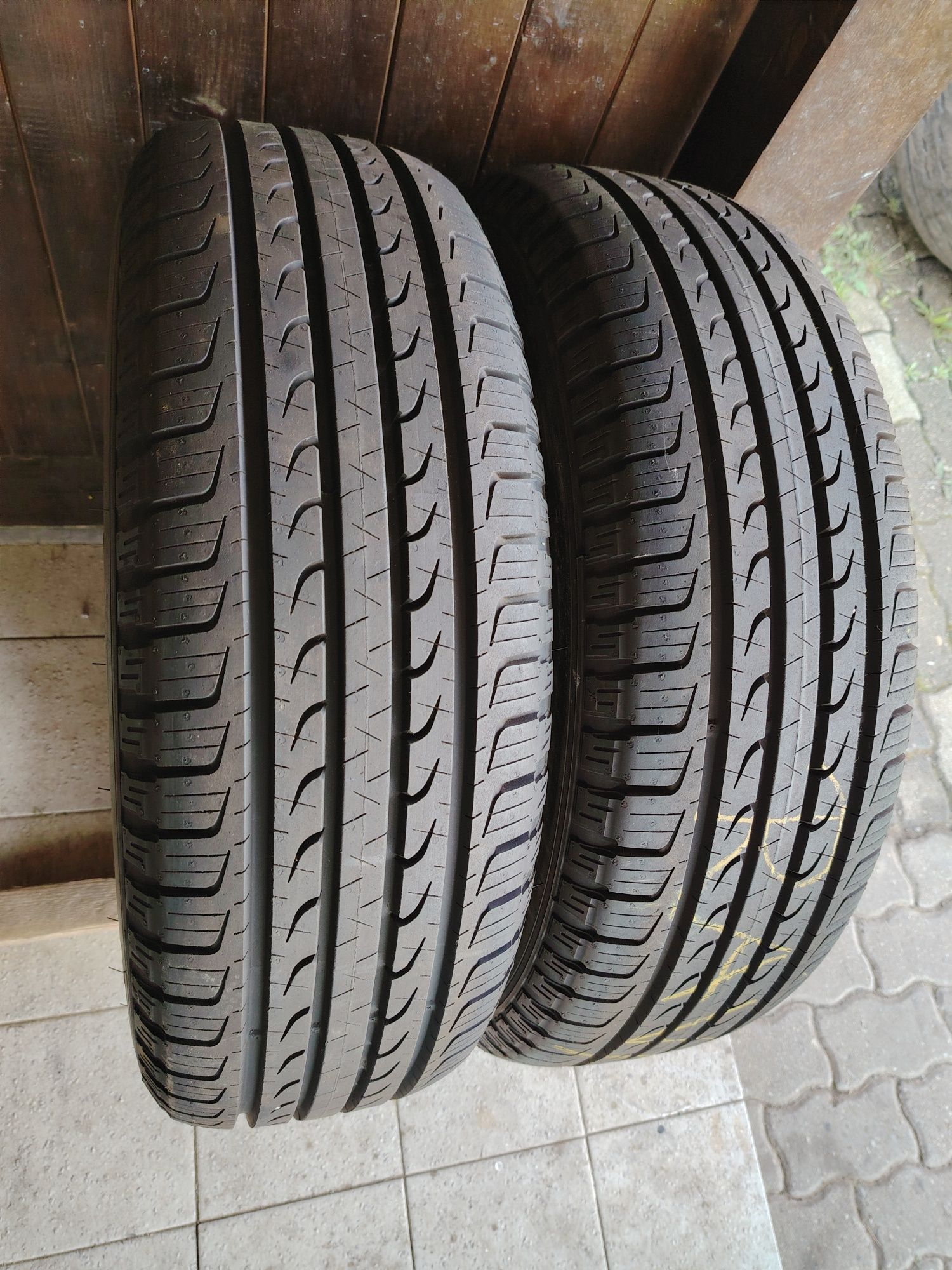 215/70 R16 Goodyear effiecientgrip că și noi Dot 2021