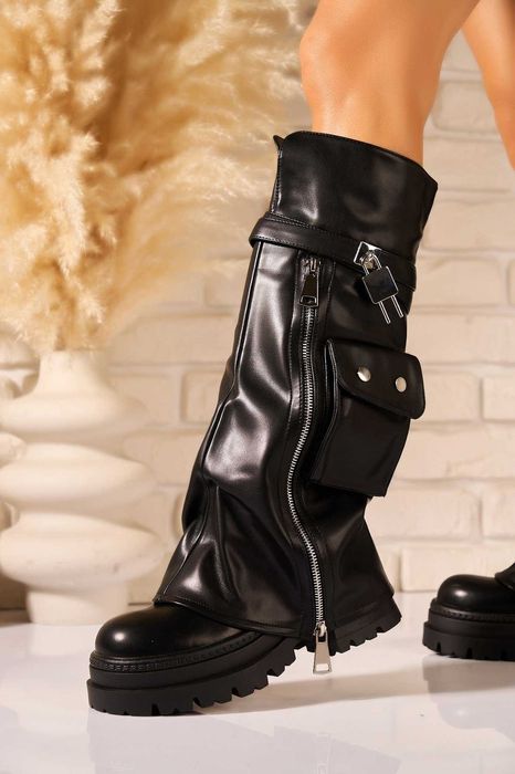 Дамски ботуши  на платформа в черно