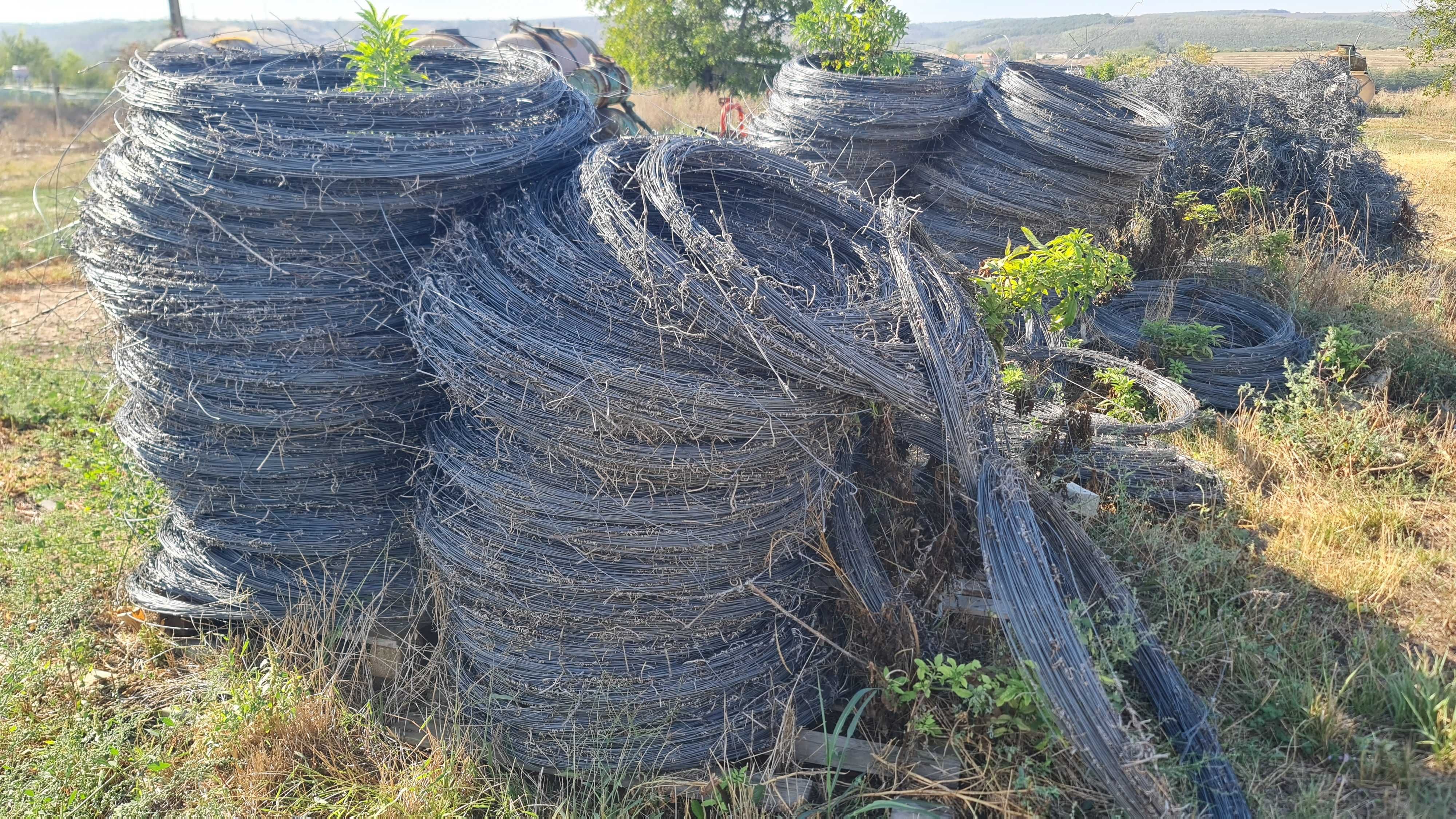 Stâlpi din beton, spalieri metalici, tutori metalici, sârmă zincată...