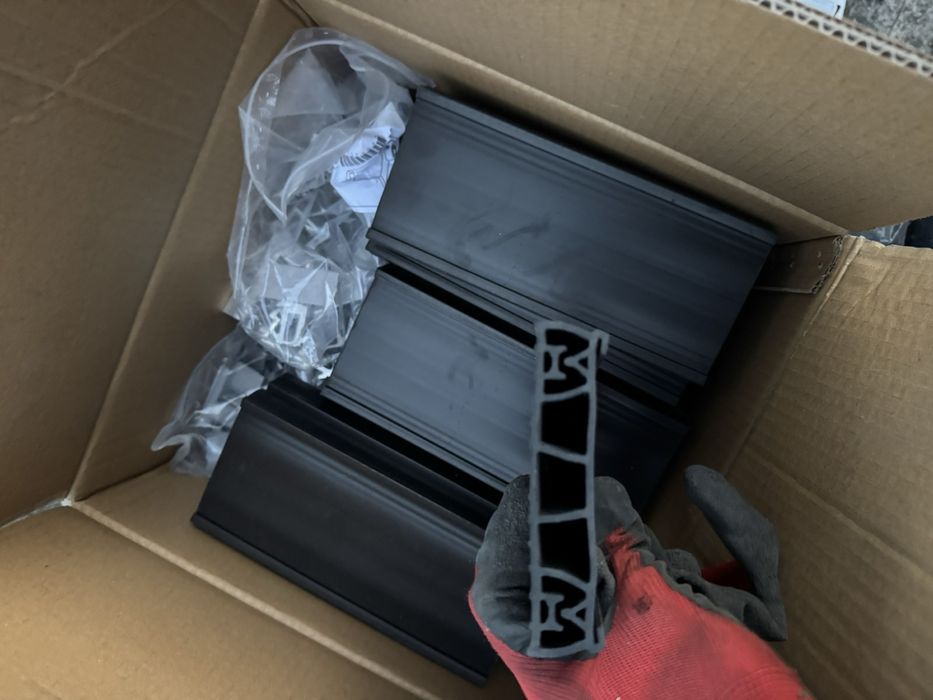 Различни части за изграждане на соларни централи