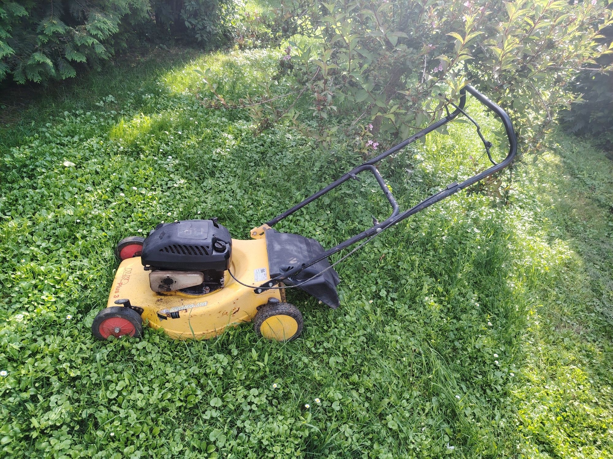 Masina de tuns iarba - gazon Briggs Stratton