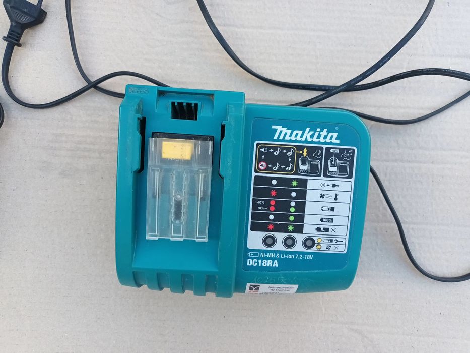 Vând  încărcător rapid Makita original
