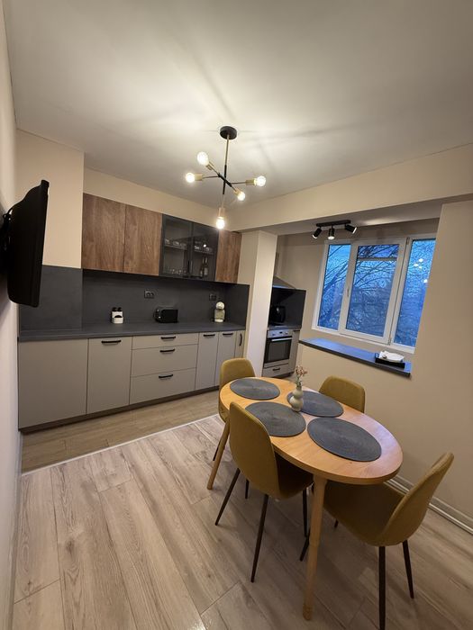 Дава се под наем просторен апартамент с 2 спални Добрич