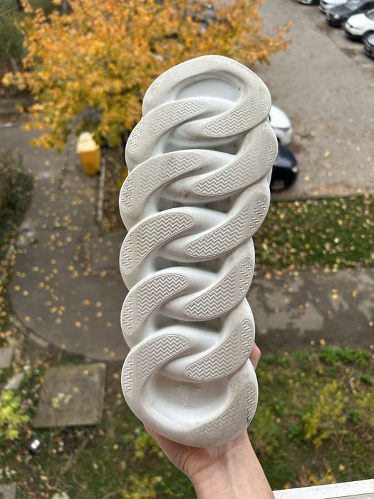 Versace chain resction