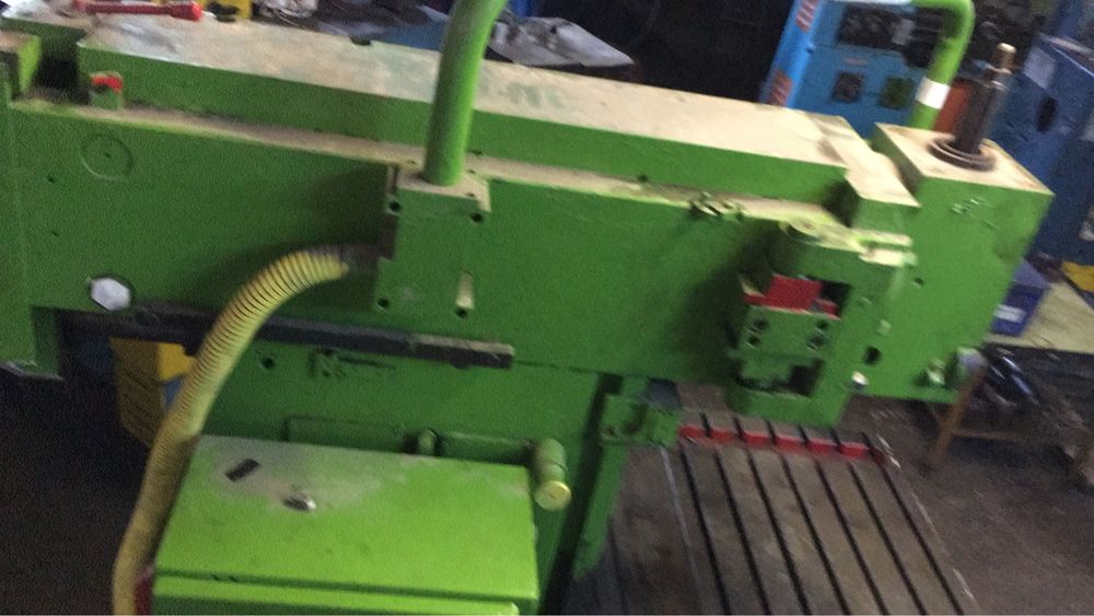 Mașina de frezat universala. Fus 26