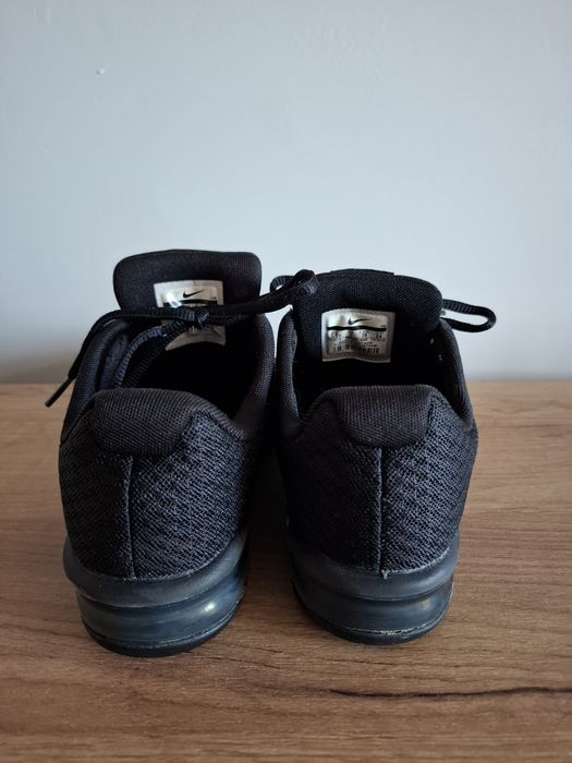 Маратонки NIKE. Стелка 24см.
