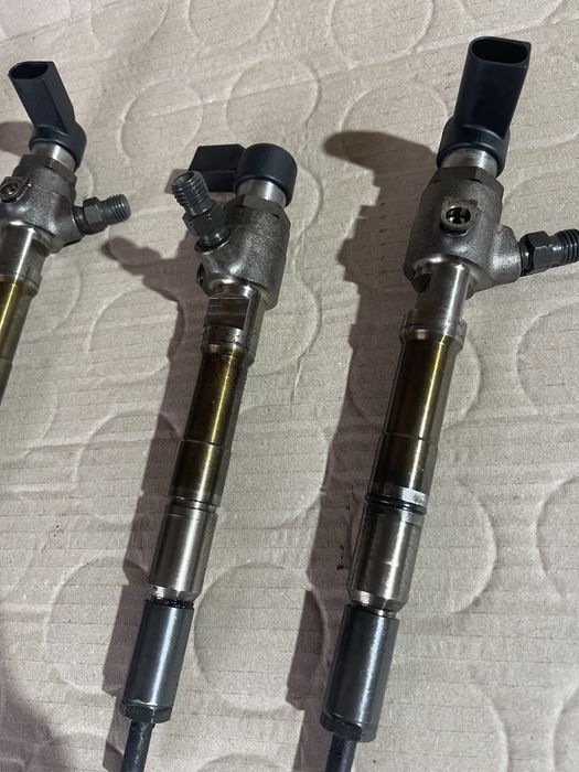Injectoare Injector 1.6 TDI CAY CAYC Vw Passat B7 Tiguan Audi skoda