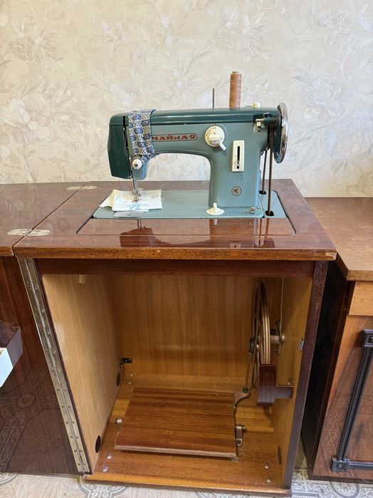 Швейная машинка Чайка-2