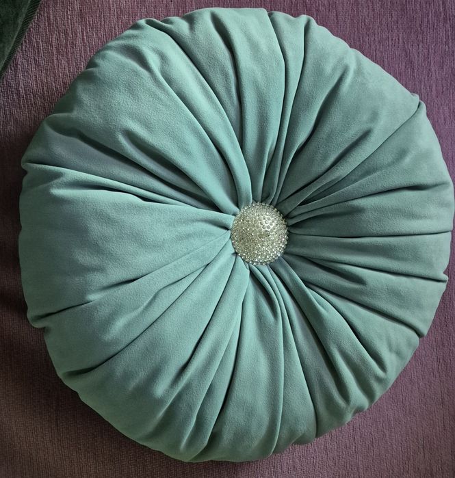 Новая красивая подушка