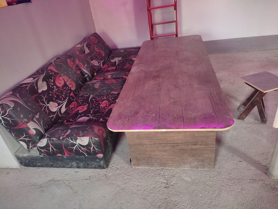 Юмшоқ мебель, кресло, диван. Стол. Сотилади.