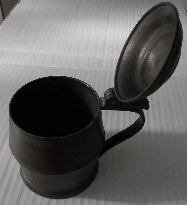 Halba veche din metal