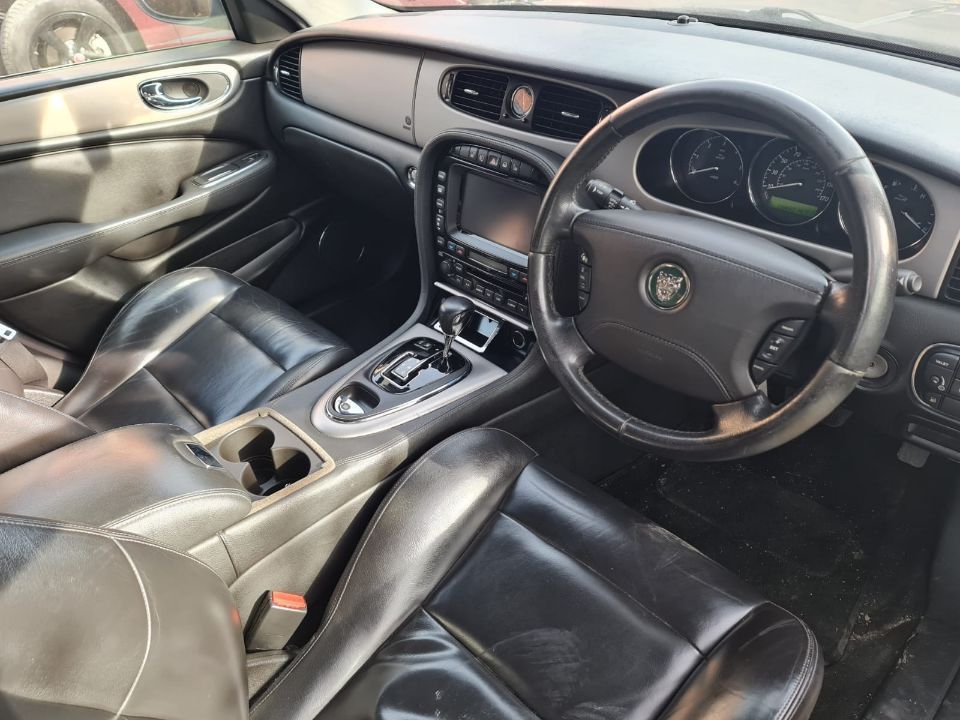 Dezmembrez Jaguar XJ motor 2.7 diesel / 2006  / dezmembrari XJ / piese XJ / service / piese
