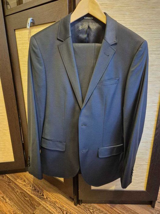 Костюм (пиджак и брюки) размер 44