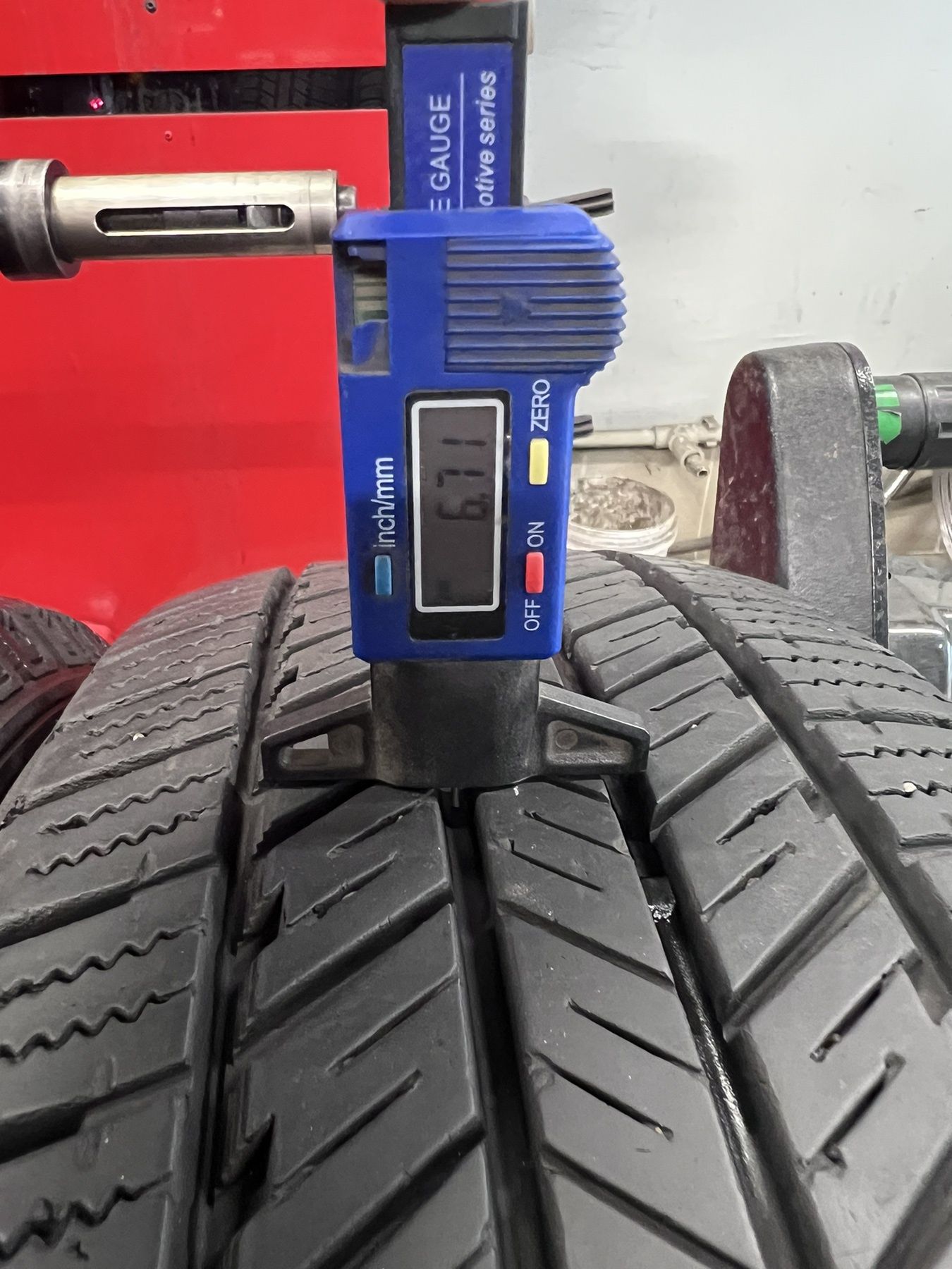 Всесезонни гуми 225/65 R17 Blacklion