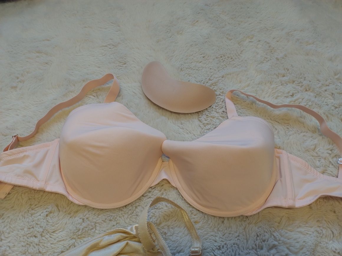 Sutiene satin cu push-up mărime XXL. Sutiene 38 F. Sutiene cupă mare