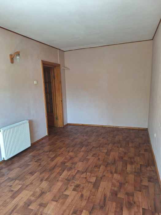 Ap 3 camere , zona Garii, pret neg
