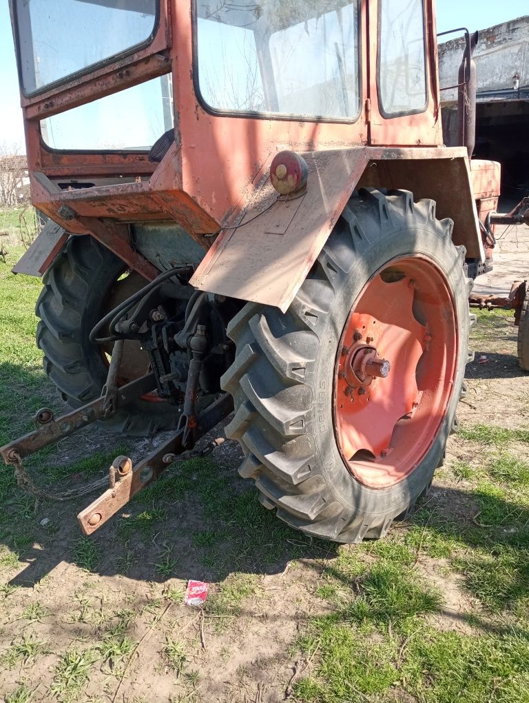 Vând tractor U650