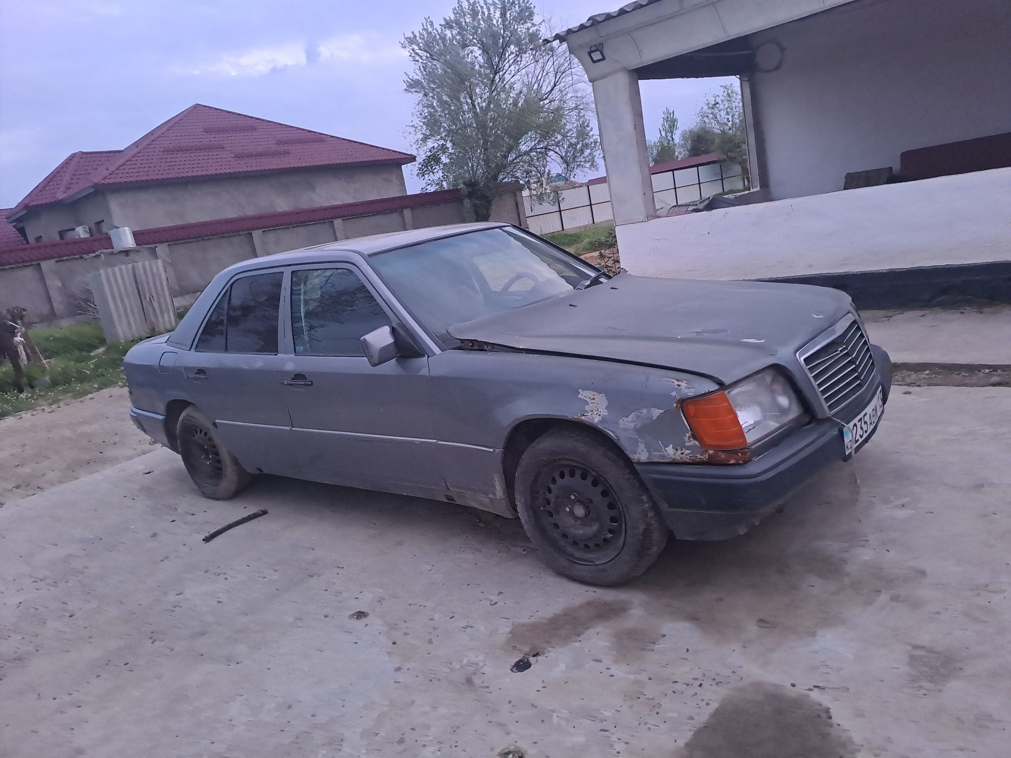 Мерседес Е230 W124