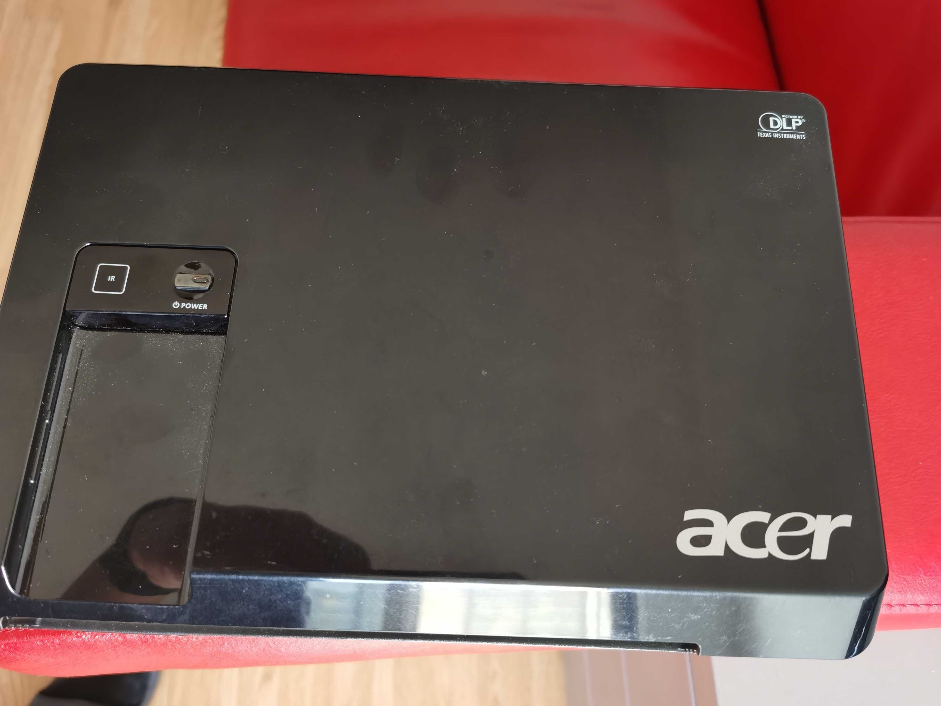 Videoproiector Acer 1260 DLP-2000lumen + ECRAN PROIECTIE 180cmx180cm