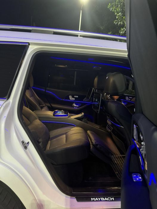 Mercedes - Benz / Maybach GLS 600 / 4 matic / Interior Full Black