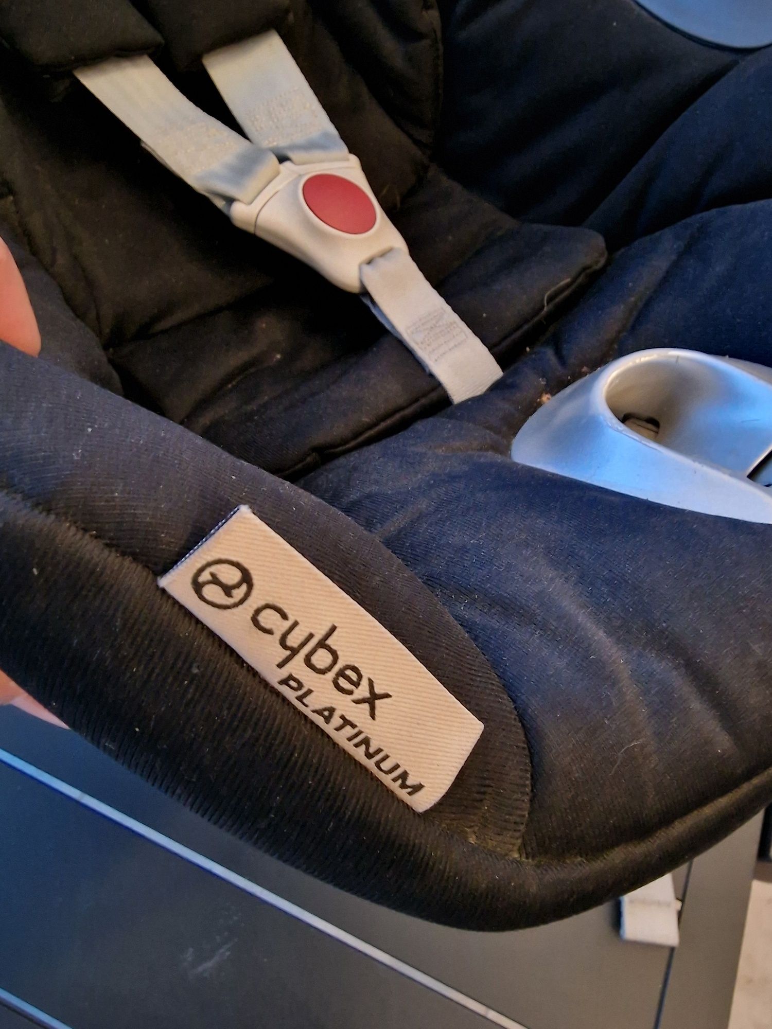 Scoica auto Cybex Aton Q negru cu husa vara cadou