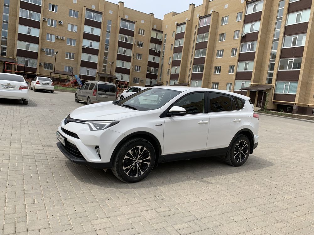 Продам автомобиль RAV4, 2018г.выпуска, гибрид