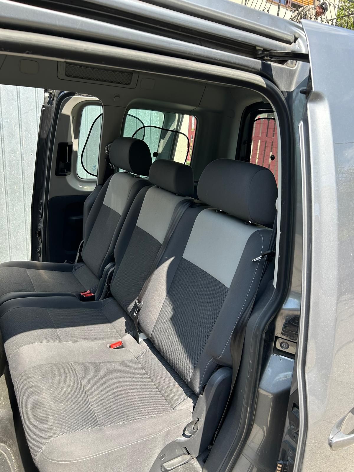 Mașină Volkswagen Caddy hibrid consum ff mic