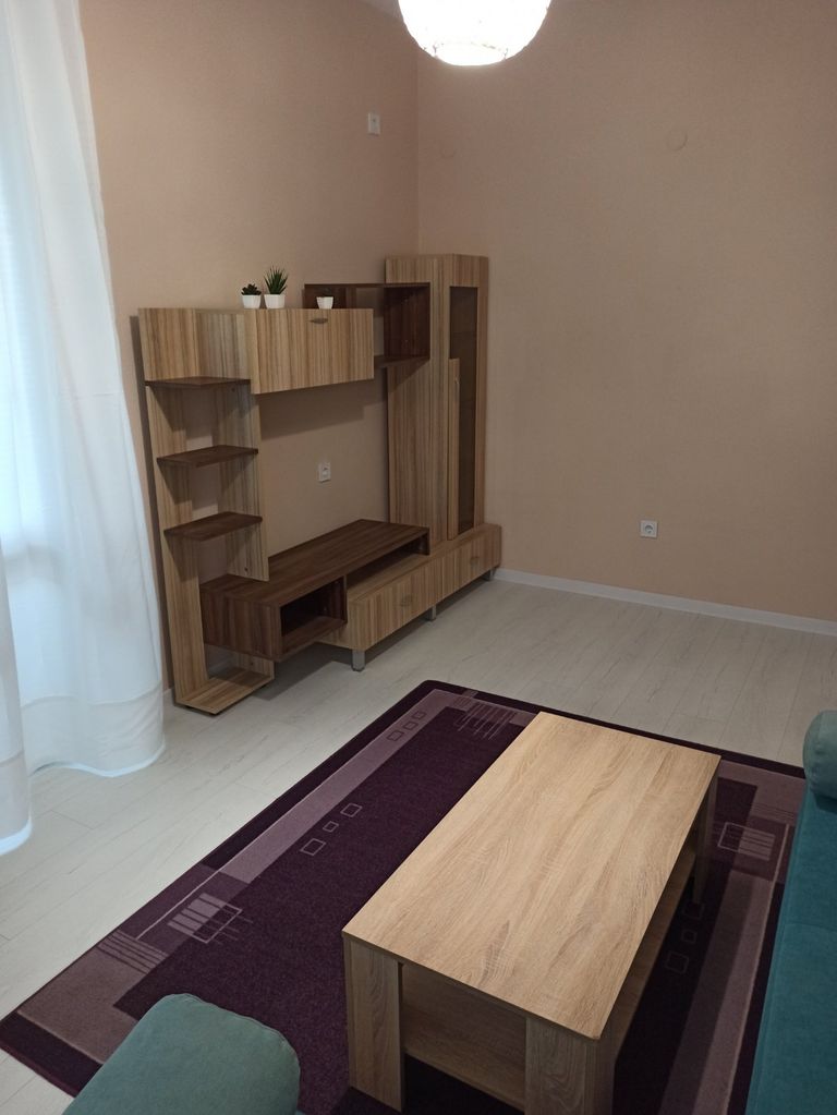 Продава се Двустаен апартамент в Казанлък - 65 кв.м за 4 €/кв.м - Снимка #2