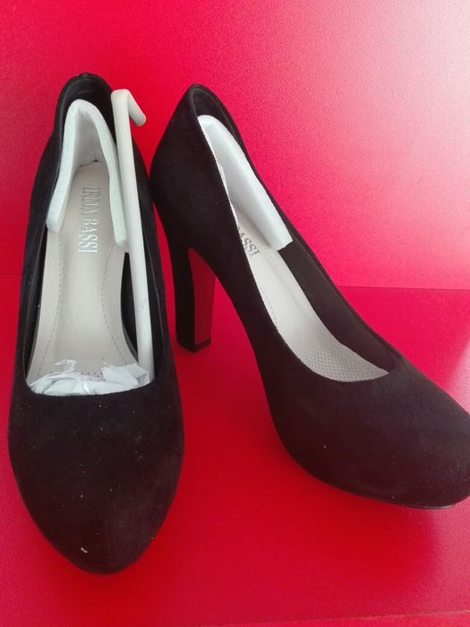 Продам замшевые туфли