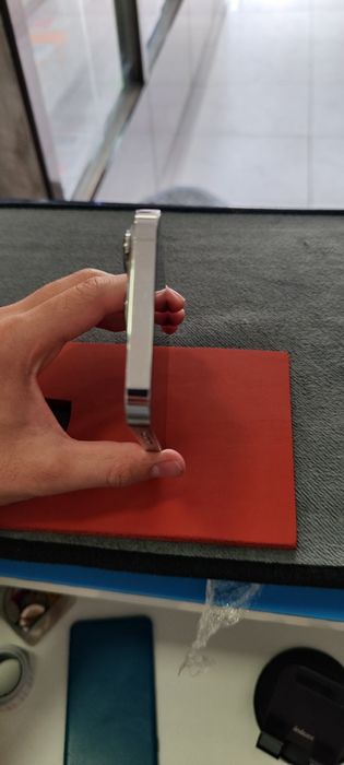 Iphone 13 pro.  Nok