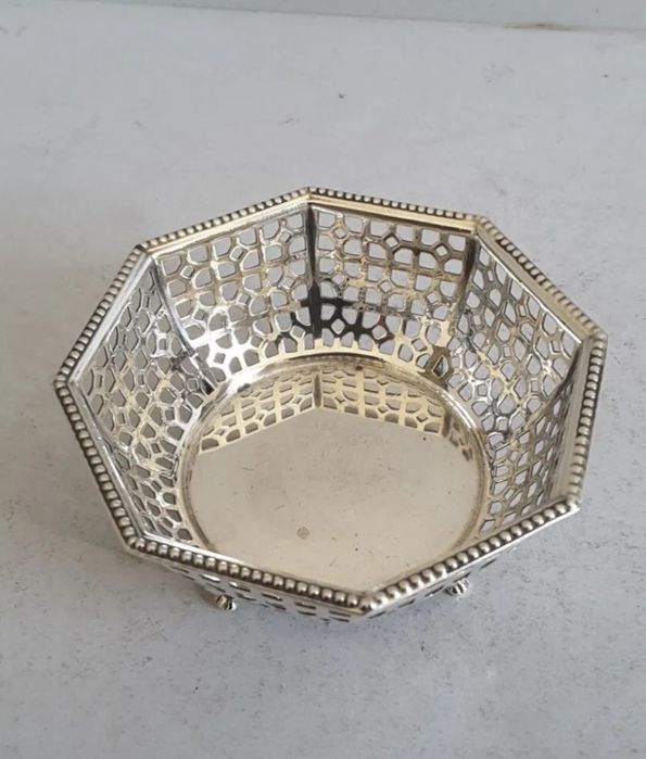 Бонбониера / съд от масивно сребро 925