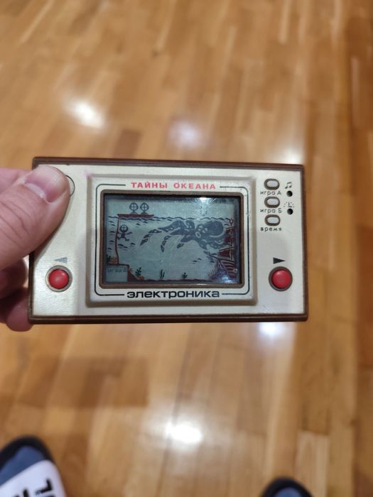 Продавам игра Електроника