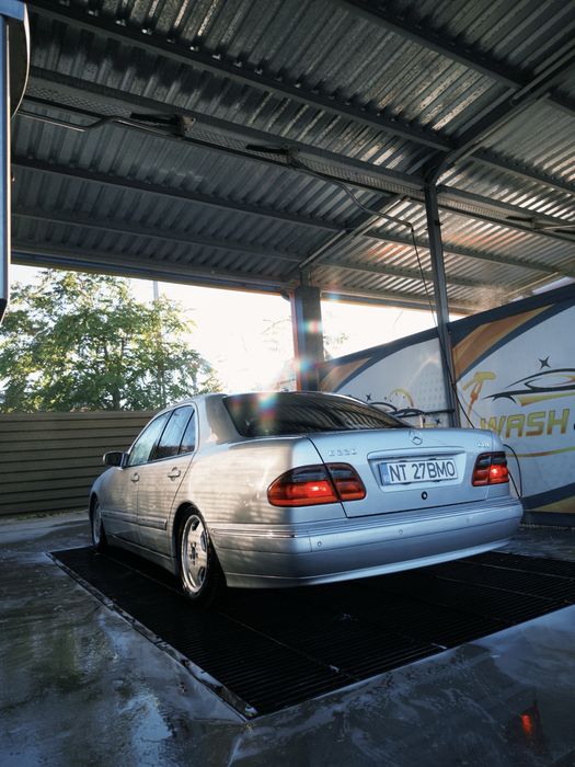 Mercedes Benz E220 w210