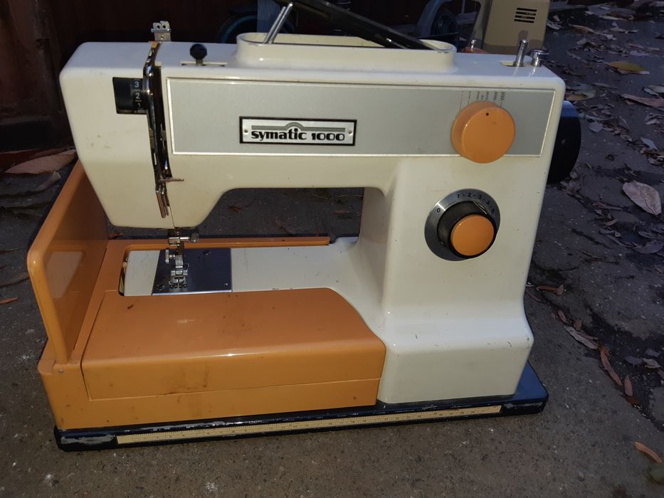 Mașini de cusut ,2 bucăți, modele vechii