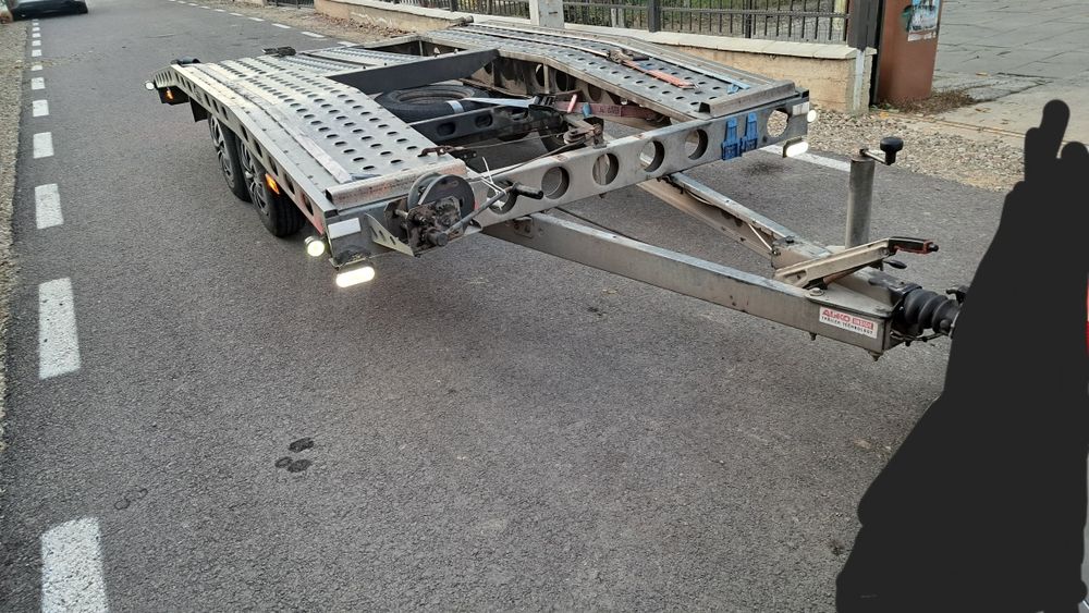 Platforma auto de inchiriat, tractări auto, transport auto