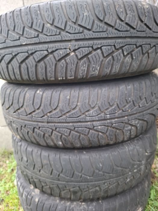 Vând set de 4 cauciucuri cu jante cu tot 175/65 R15