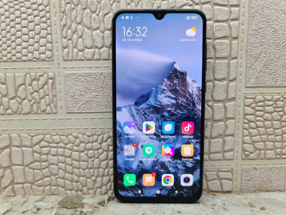 Продам телефон MI 9SE ФЛАГМАН 128/6 gb