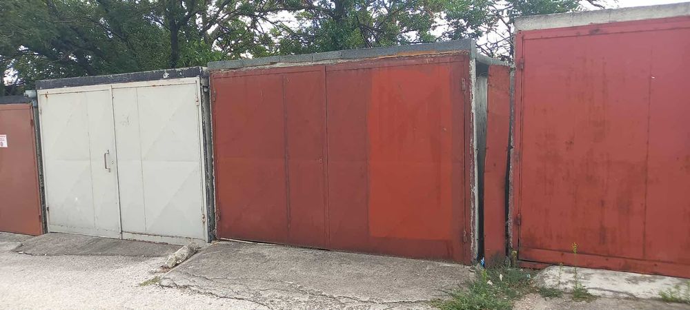Продава се гараж в кв.Възраждане, гр.Хасково