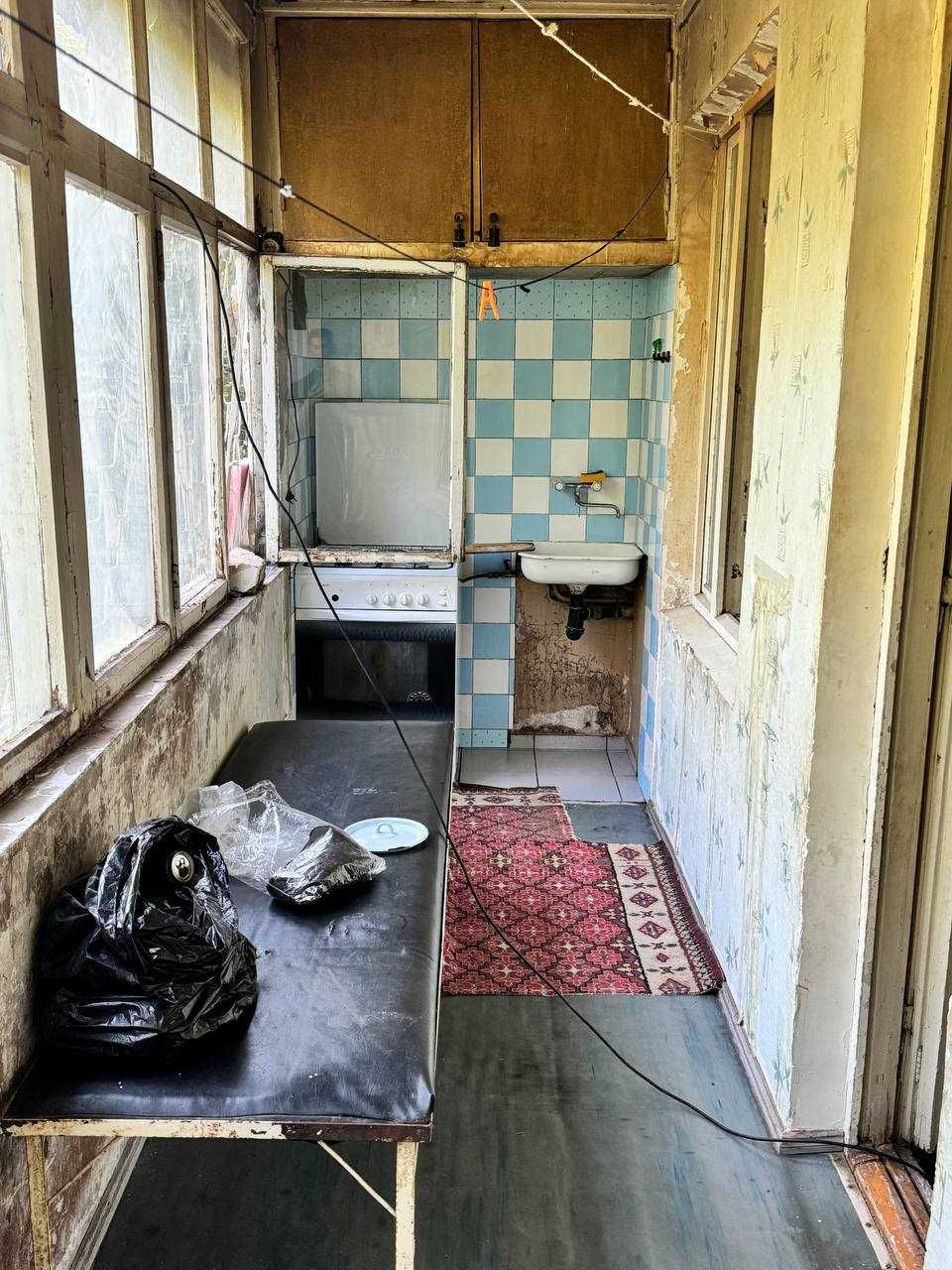 Первый этаж Юнус Абад 4, 220 школа,  1 комнатная,  ремонта нет