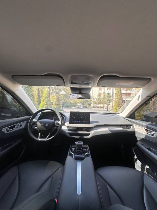 Nasiyaga sotiladi Hongqi EQM5 500kmlik