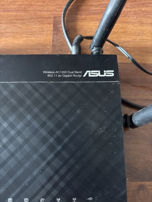 Router ASUS RT-AC1200G+