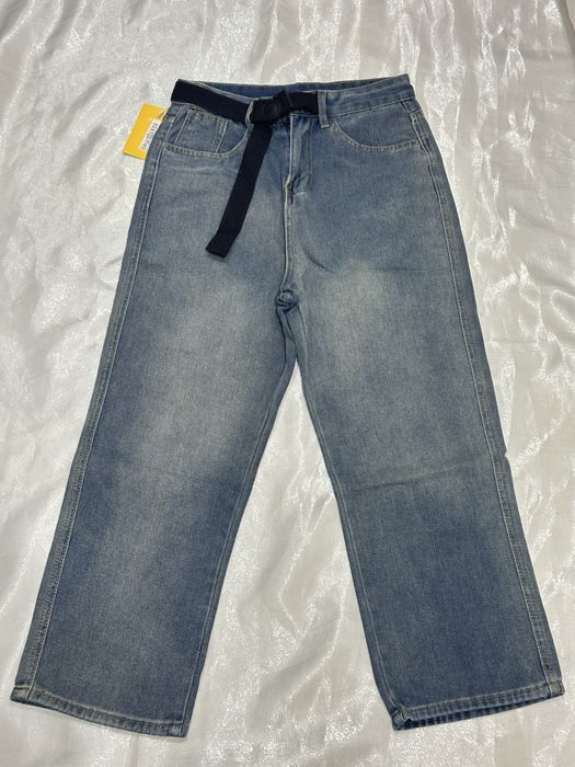 Широкие джинсы с ремнем