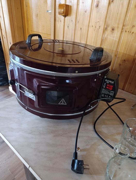 Vând cuptor electric f puțin folosit