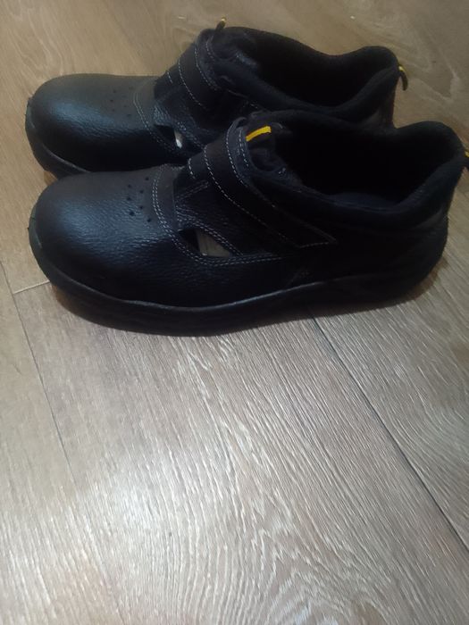 Продам рабочую обувь мужская 44размер новая